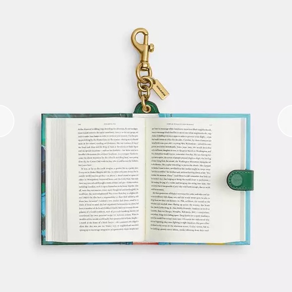 NWT💚Coach Little Fires Everywhere By Celeste Ng Book Bag Charm Novel CFK51 - Picture 4 of 4